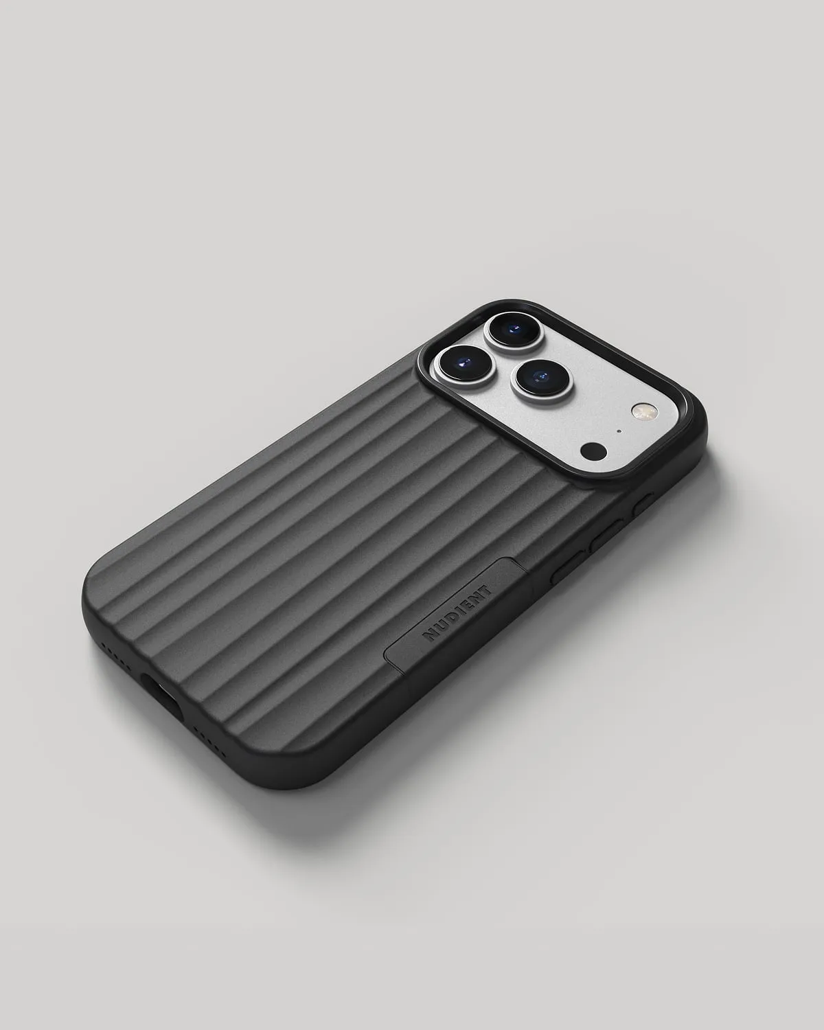Nudient Bold Case cover iPhone 18 Pro nera MagSafe antiurto