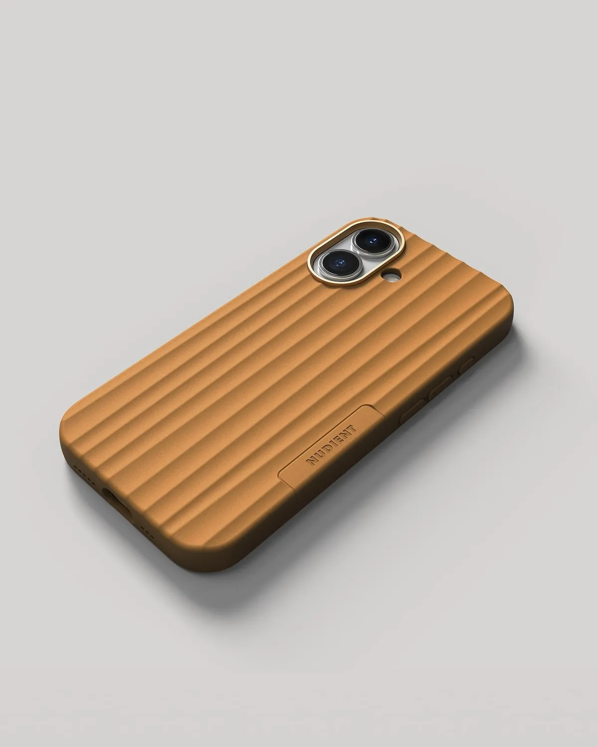 Nudient Bold Case iPhone 17 cover Amber Yellow MagSafe