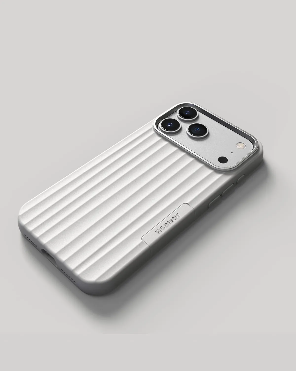 Nudient Bold Case iPhone 18 Pro Max cover bianca MagSafe antiurto