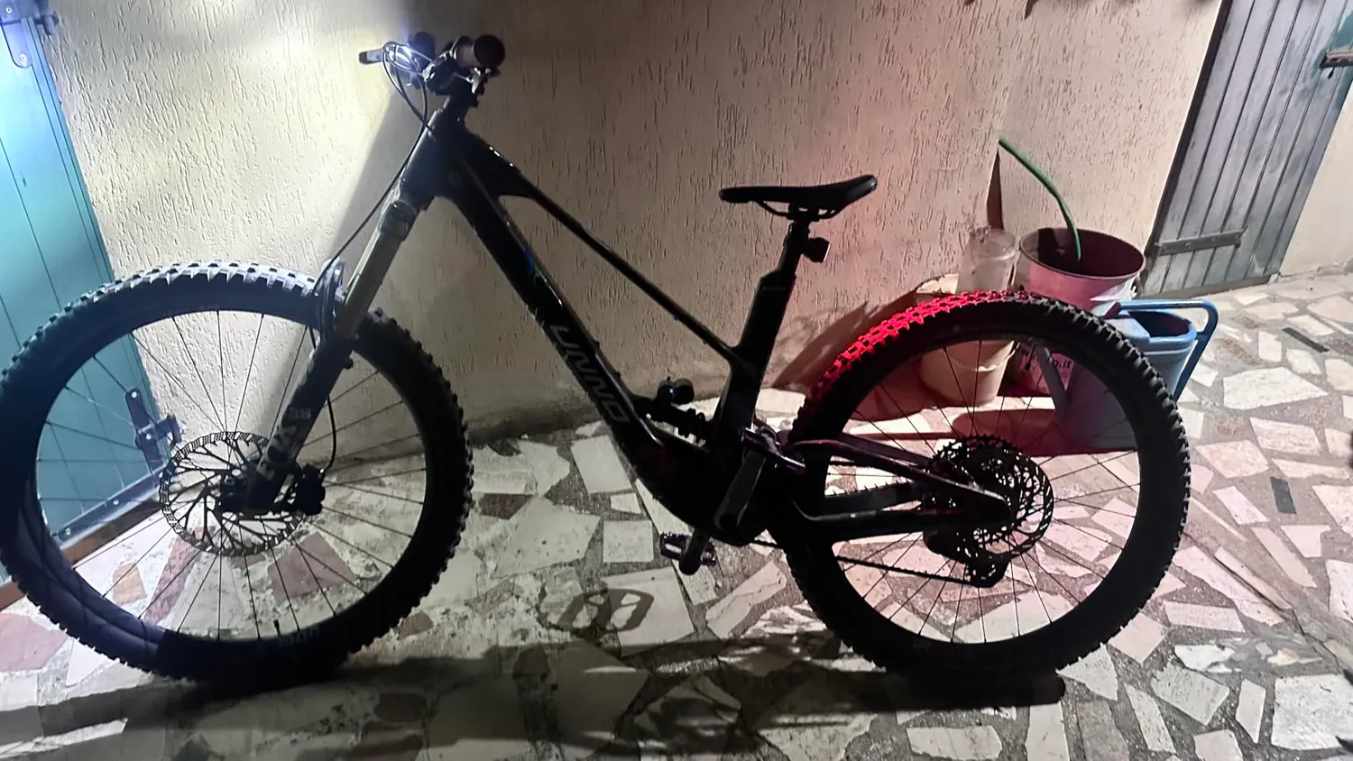 EOIWUY Luci bici LED 1500 lumen anteriori posteriori