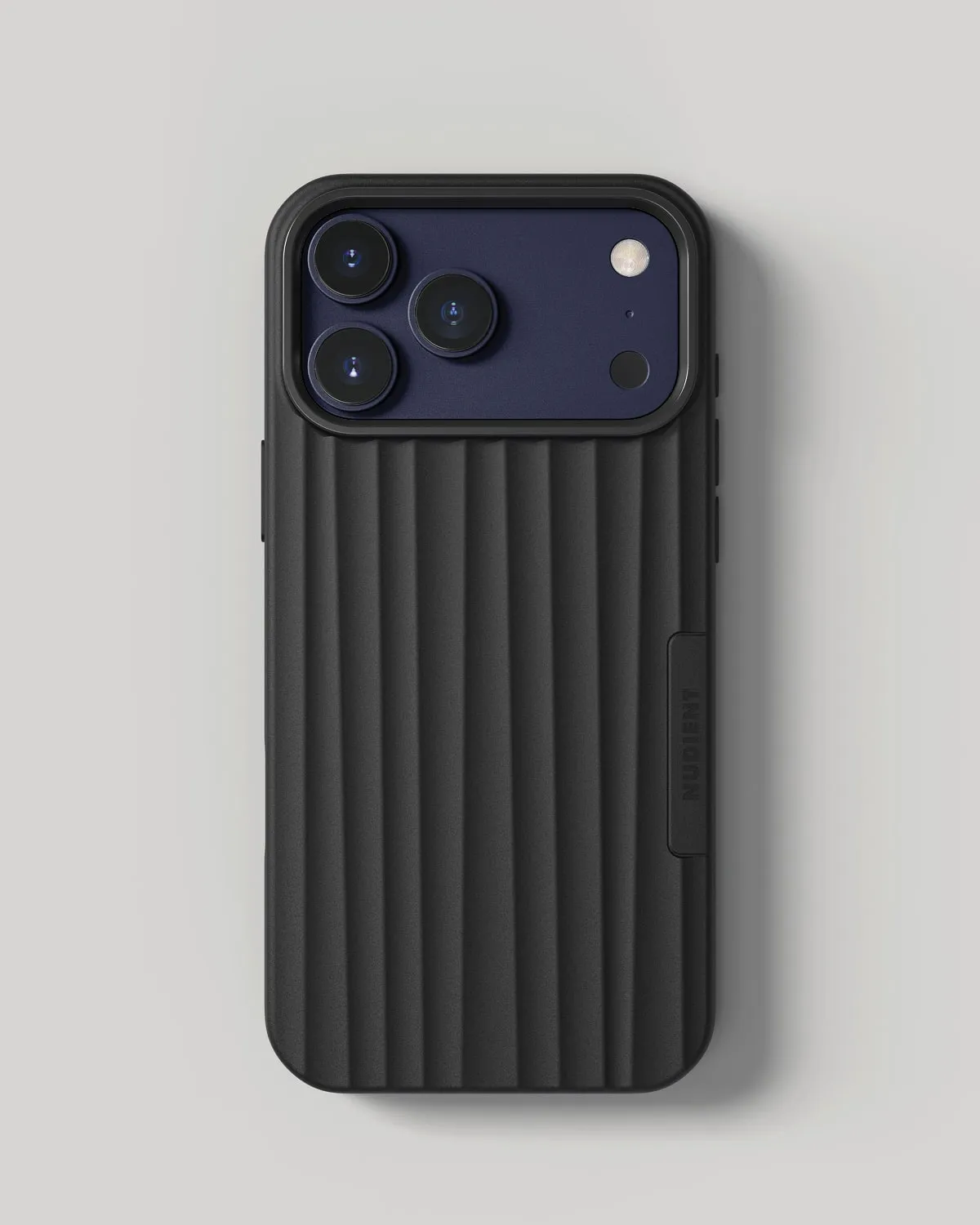 Nudient Bold Case iPhone 17 Pro Max cover Charcoal Black MagSafe