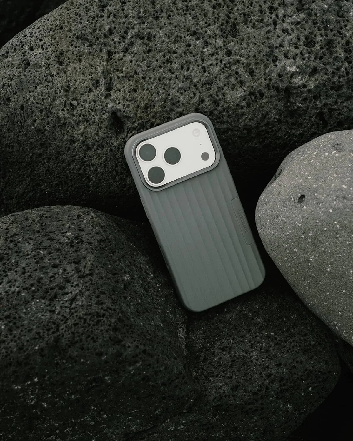 Nudient Bold Case iPhone 14 cover Basalt Grey protettiva