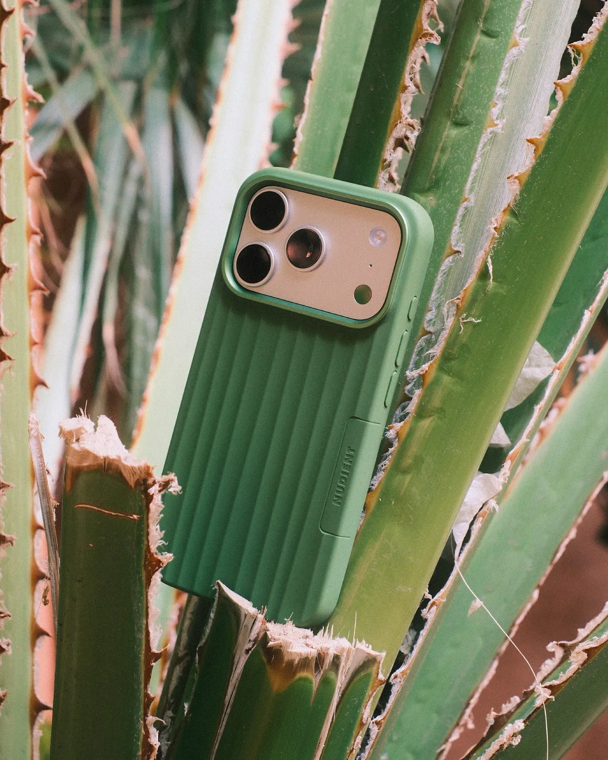 Nudient Bold Case custodia iPhone 17 Pro Max Khaki MagSafe