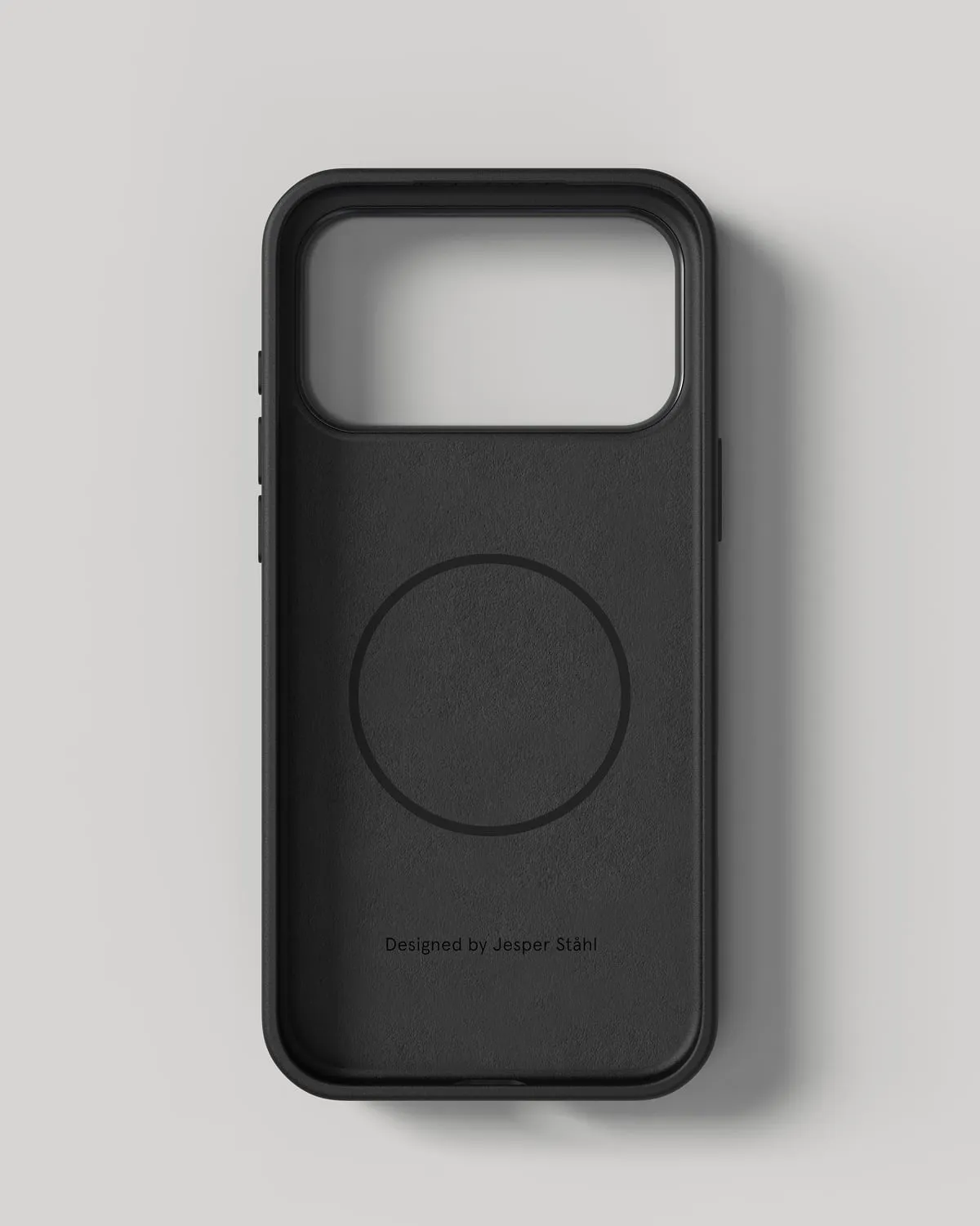 Nudient Bold Case iPhone 17 Pro Max cover Charcoal Black MagSafe
