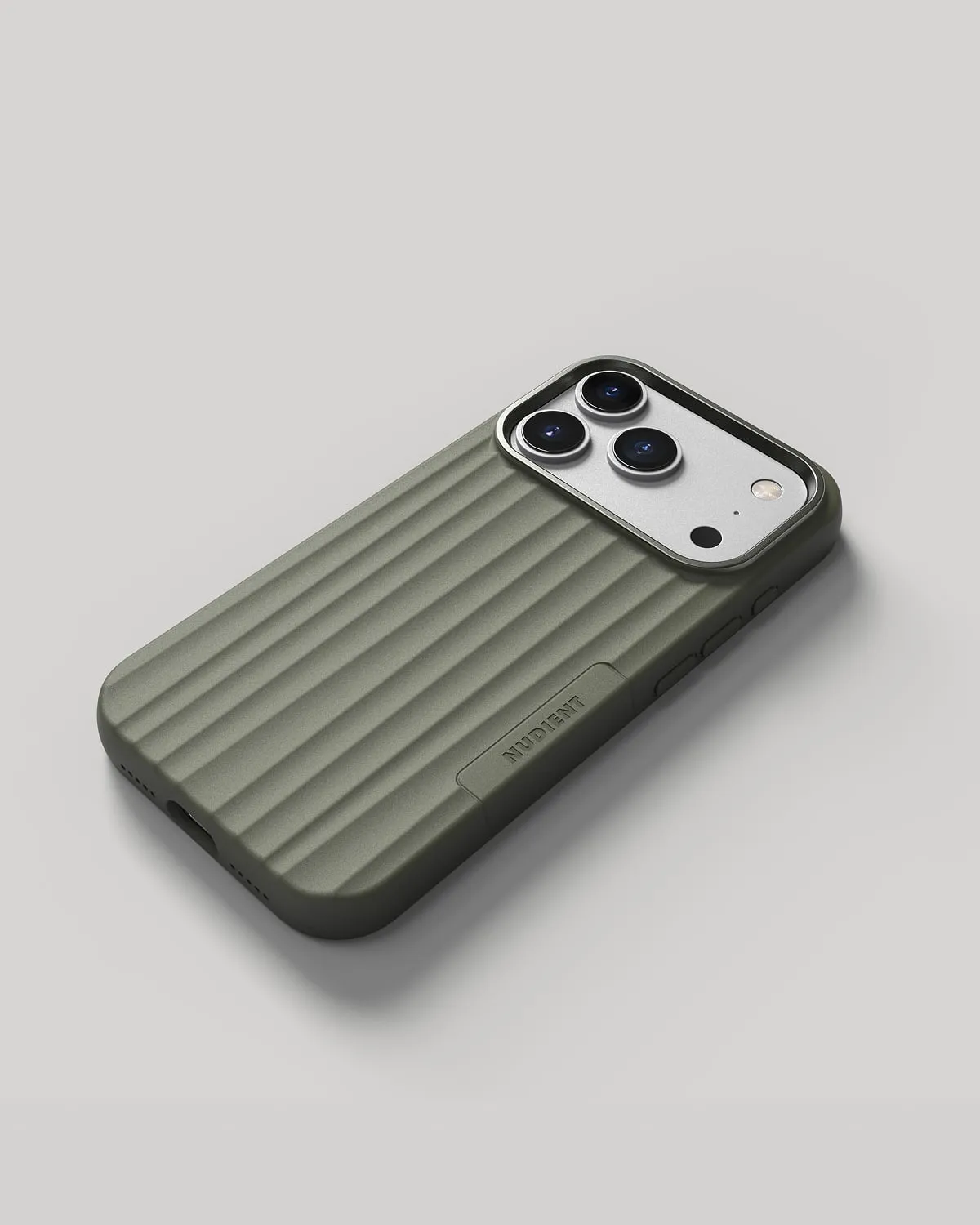 Nudient Bold Case cover iPhone 18 Pro verde oliva MagSafe antiurto