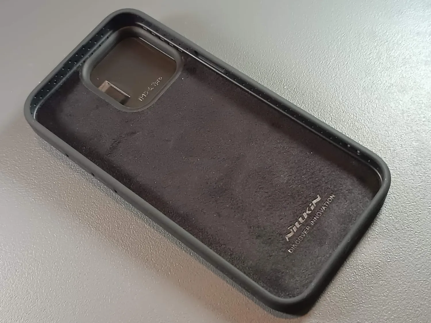 CloudValley iPhone 15 Pro Max cover silicone nera magsafe