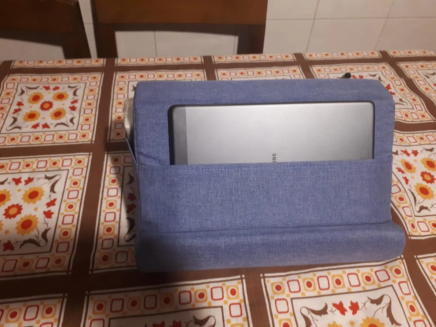 MoKo Supporto Tablet Cuscino Grigio Multi-Angolo Tasca