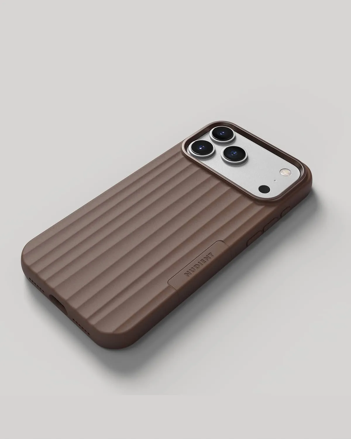 Nudient Bold Case cover iPhone 17 Pro Max marrone MagSafe