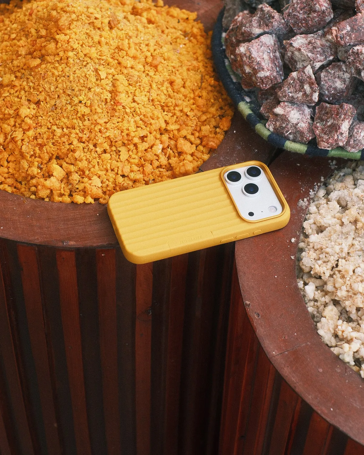 Nudient Bold Case cover iPhone 17 Pro Max Amber Yellow MagSafe