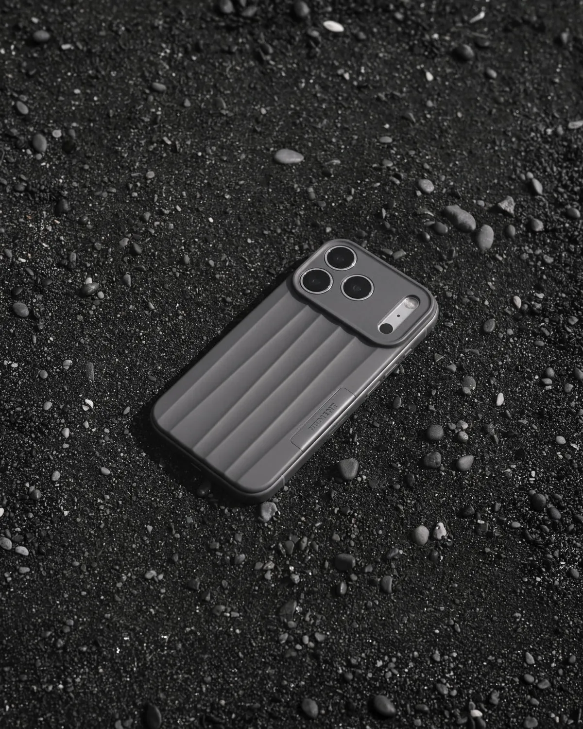 Nudient Slice Case iPhone 17 Pro cover grigia MagSafe