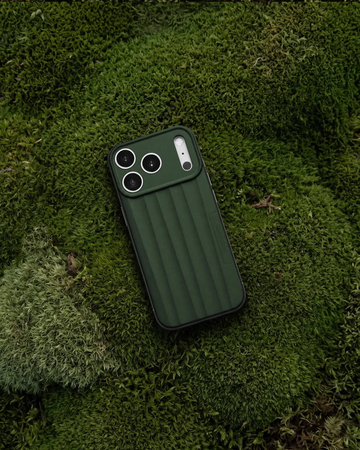Nudient Slice iPhone 17 Pro Max custodia verde muschio MagSafe ultrasottile