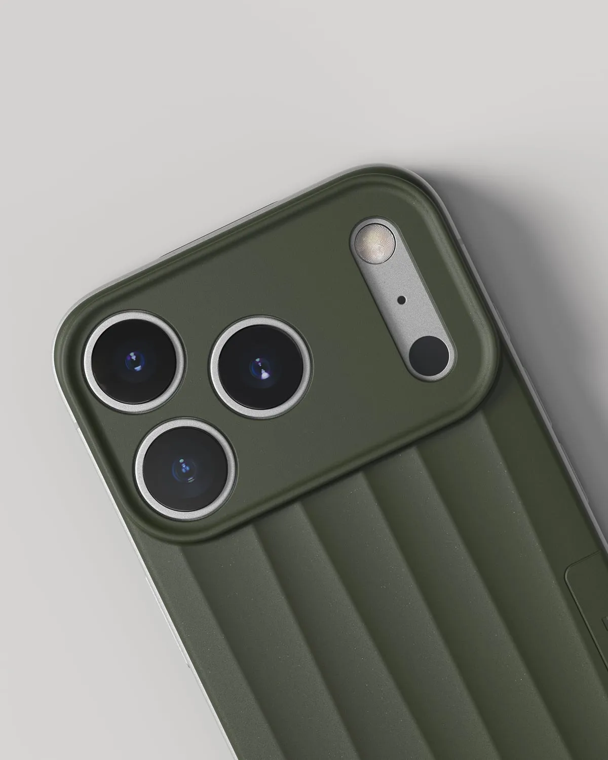 Nudient Slice Case cover iPhone 17 Pro verde pino MagSafe sottile