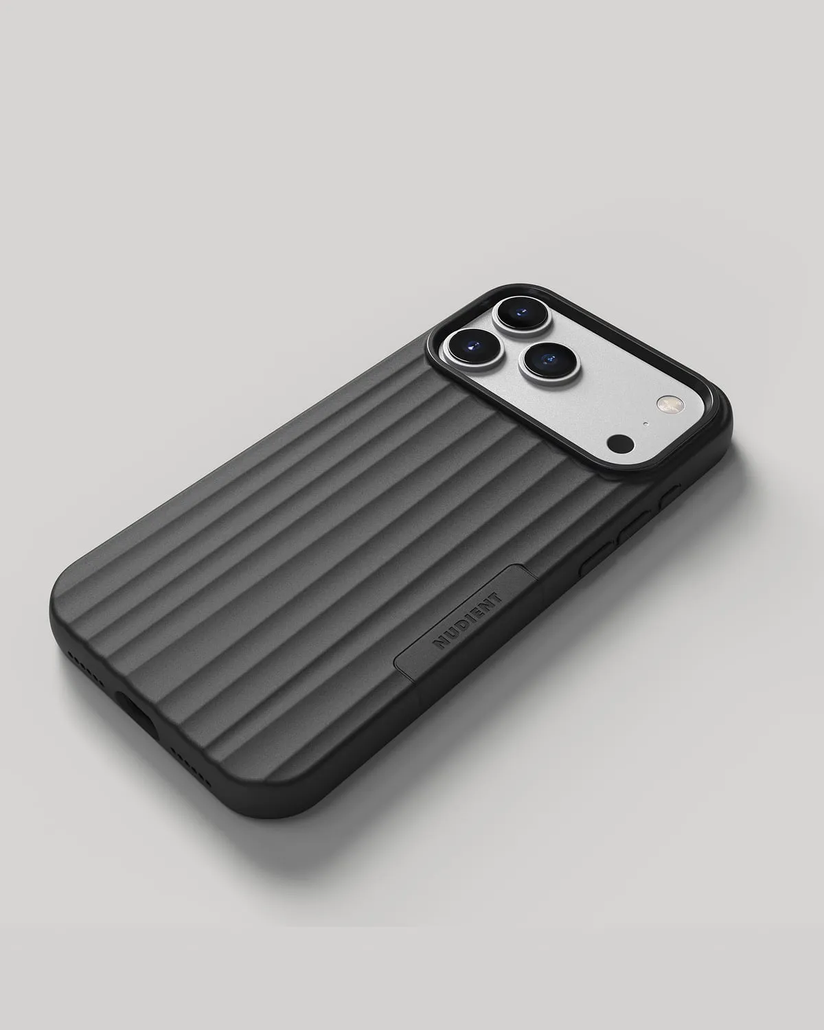 Nudient Bold Cover iPhone 18 Pro Max MagSafe Nera