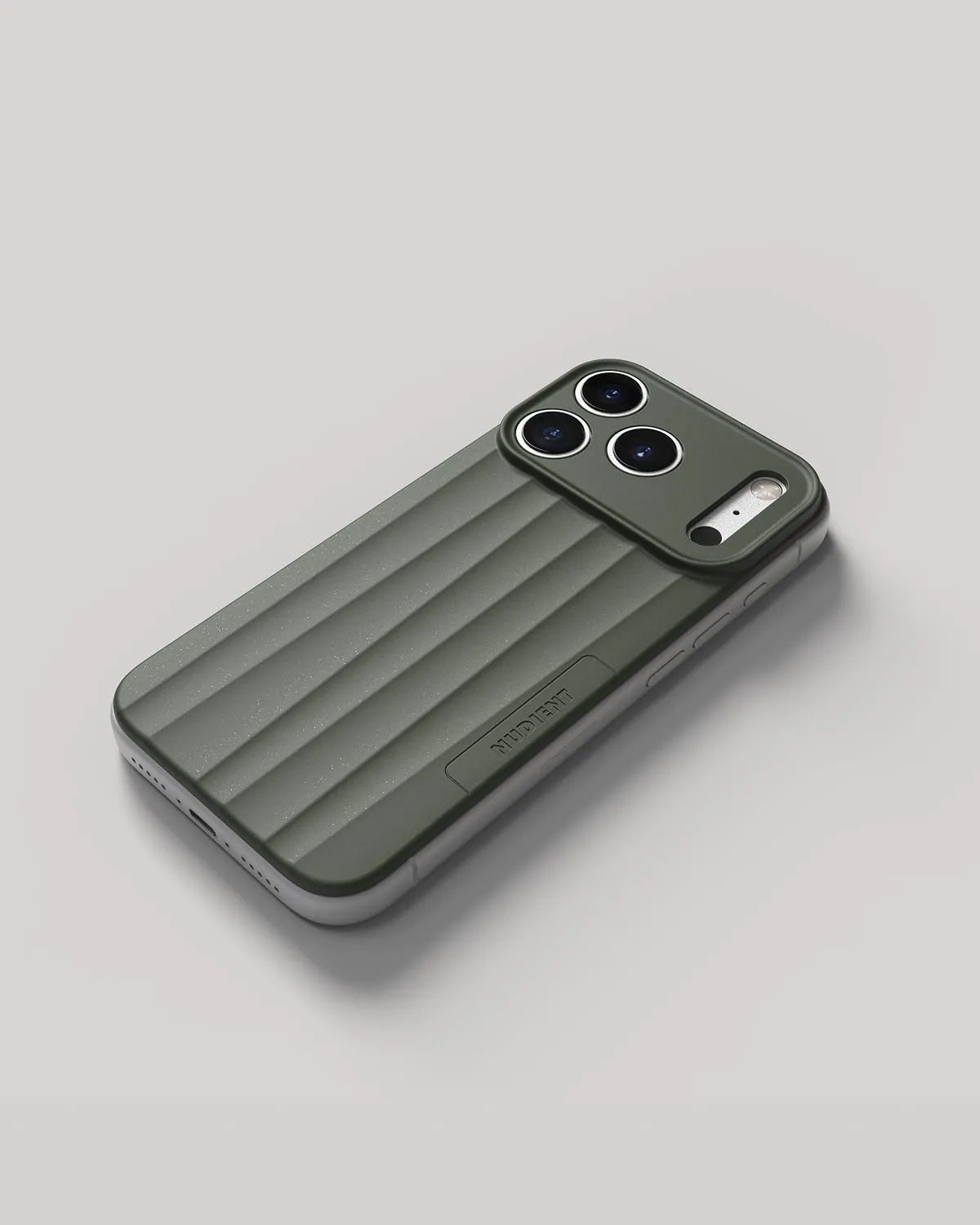 Nudient Slice Case cover iPhone 18 Pro Pine Green MagSafe sottile