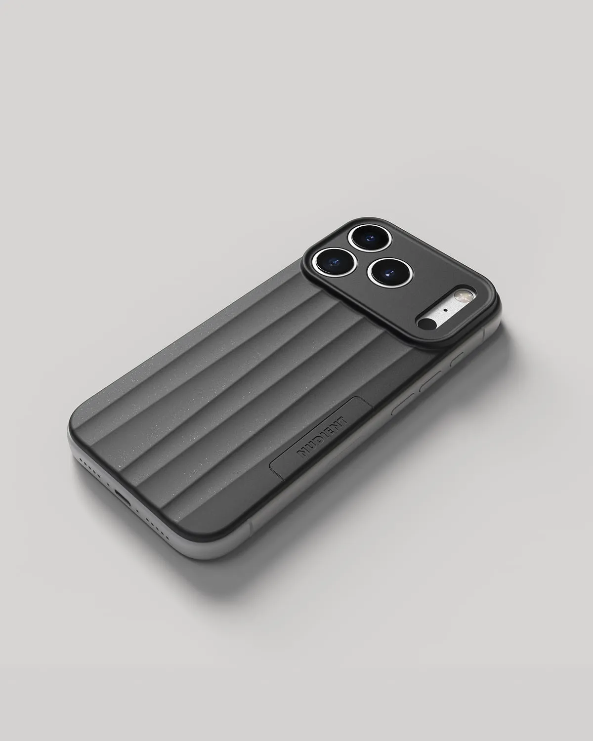 Nudient Slice Case cover iPhone 17 Pro Ink Black MagSafe ultrasottile