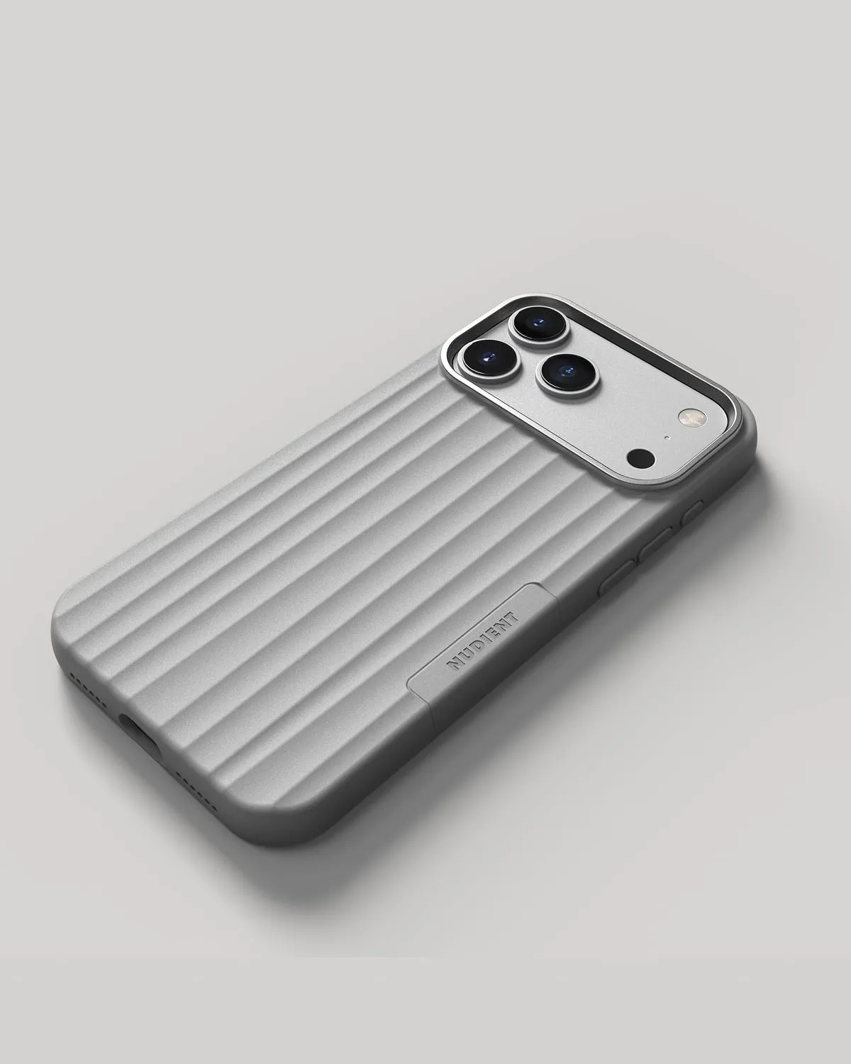 Nudient Bold Case cover iPhone 18 Pro Max grigia MagSafe antiurto