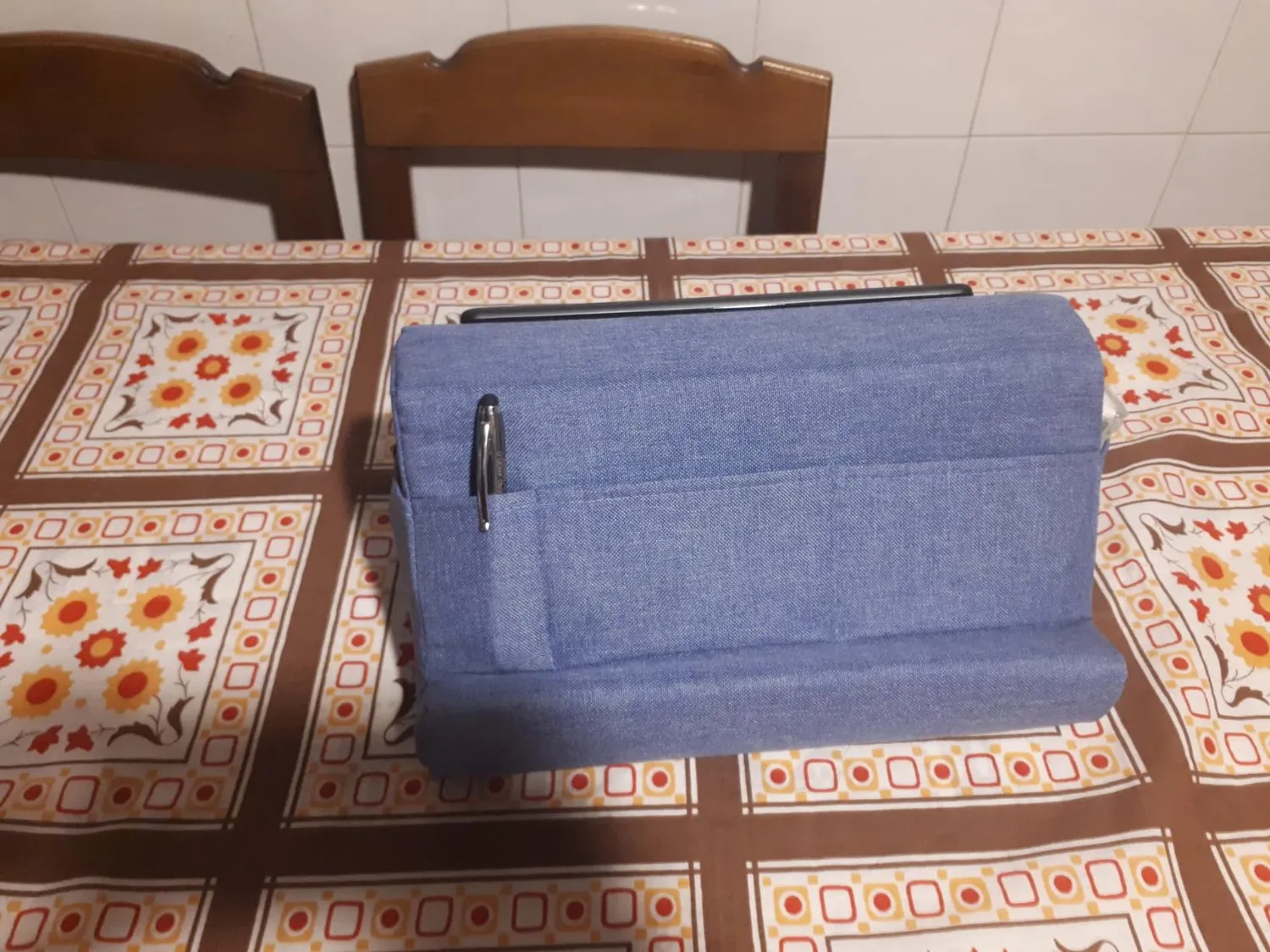 MoKo Supporto Tablet Cuscino Grigio Multi-Angolo Tasca