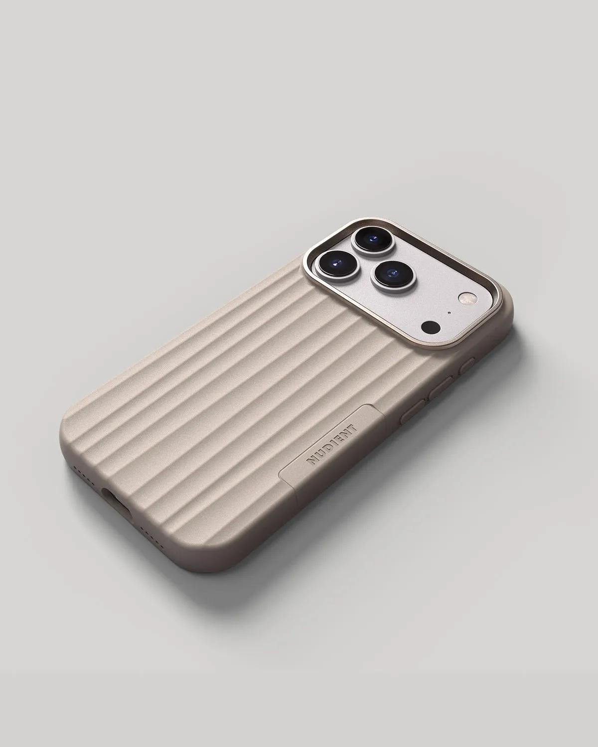 Nudient Bold iPhone 18 Pro custodia beige lino MagSafe antishock