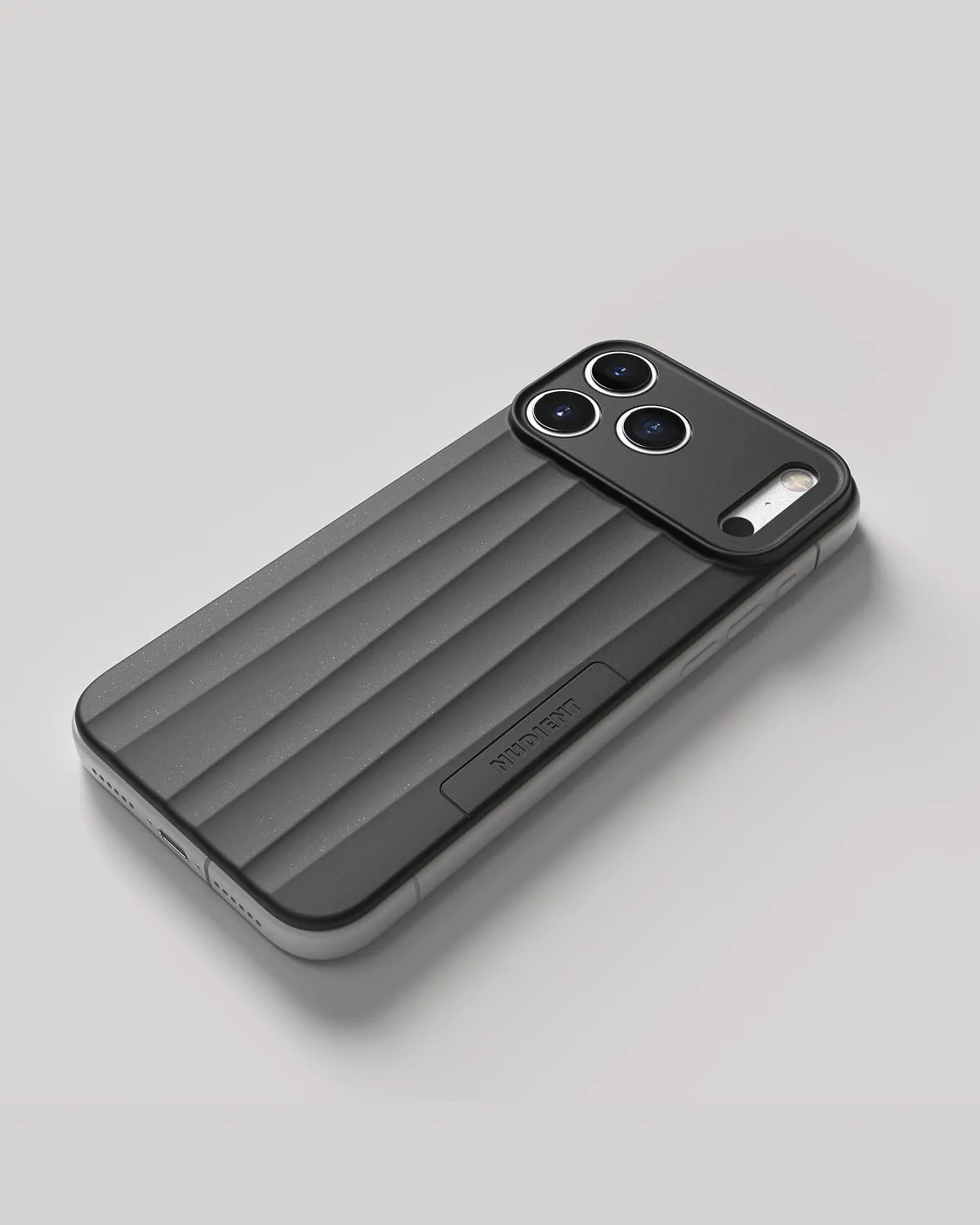 Nudient Slice Case custodia iPhone 17 Pro Max Ink Black MagSafe