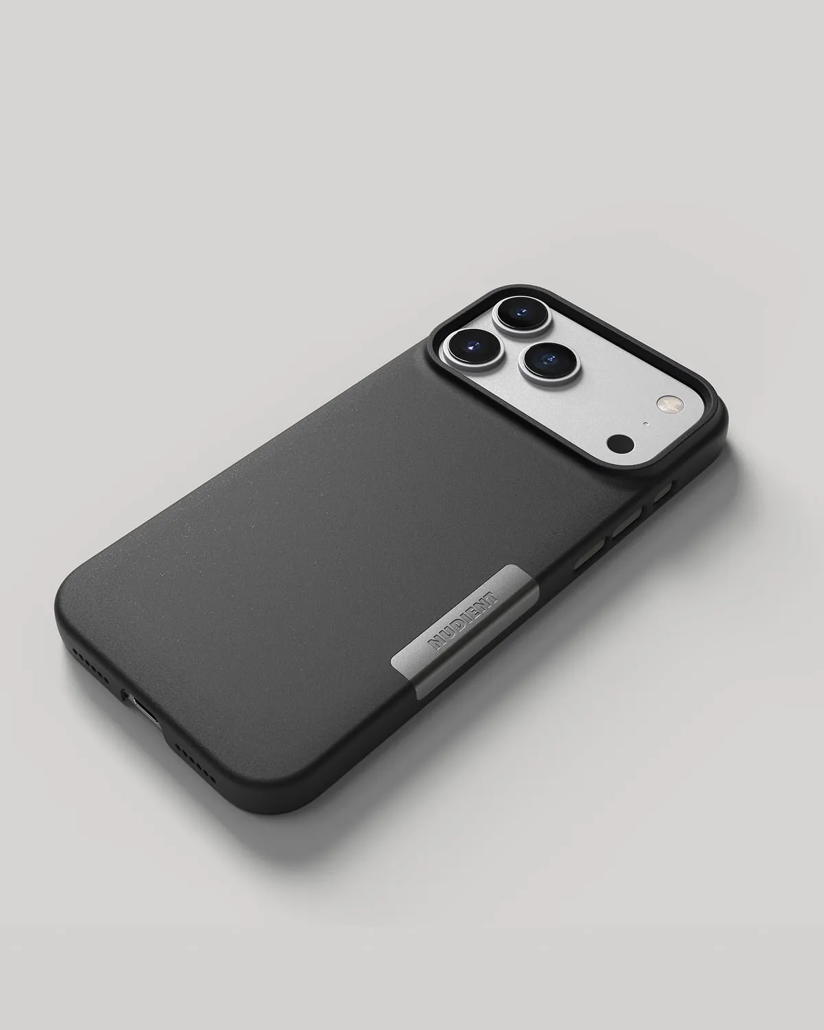 Nudient Thin Case cover iPhone 17 Pro Max nera magnetica