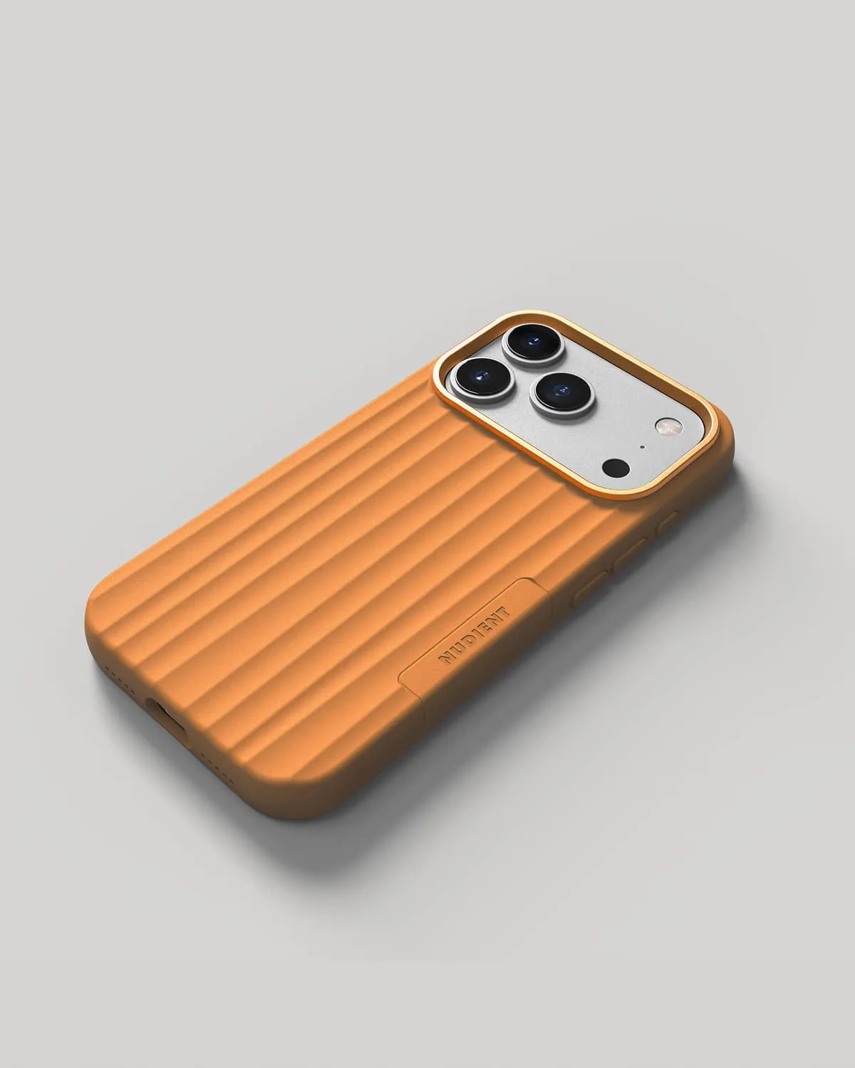 Nudient Bold Case cover iPhone 17 Pro Magma Orange MagSafe