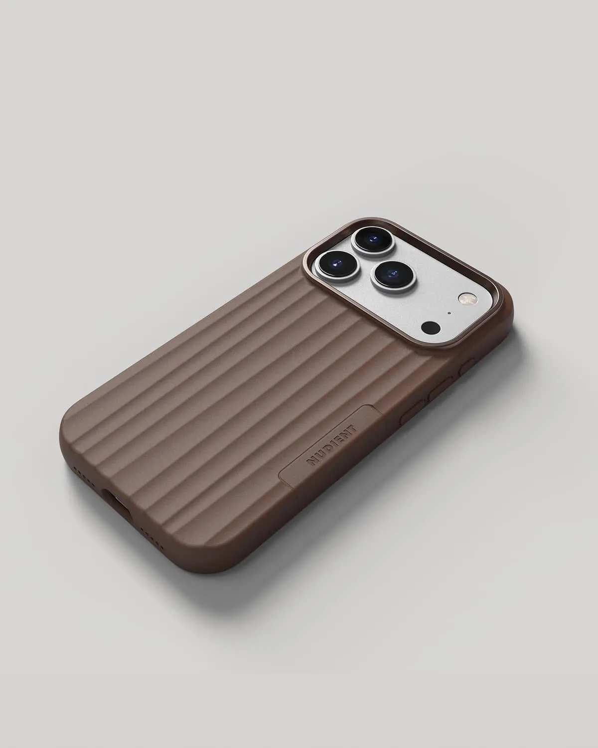 Nudient Bold Case cover iPhone 18 Pro marrone MagSafe antiurto